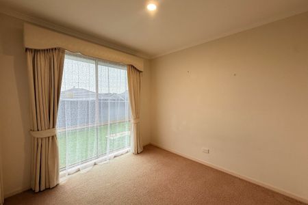 6 Cirrus Close, Hampton Park VIC - Photo 4