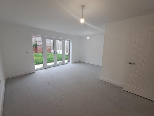 3 bedroom semi-detached house to rent - Photo 1