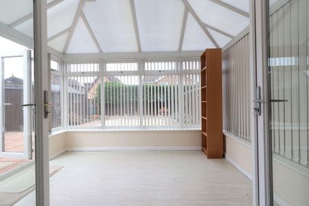 2 bedroom semi-detached bungalow to rent - Photo 2