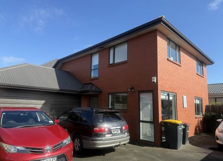 Riccarton – Modern 4 Bed/2 Bath townhouse, Double Garage, Suit Mature Students - Photo 4