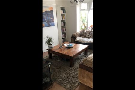 Room in a Shared House, Tremona Road, SO16 - Photo 3