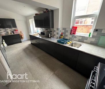 1 bedroom in a house share to rent - Photo 5