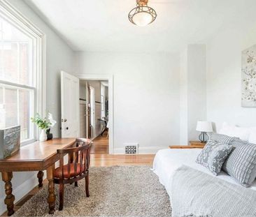 For Lease - 137 Denison Ave Avenue Unit# Big Bright Room 2nd Floor,... - Photo 1