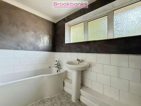 3 bedroom end of terrace house to rent - Photo 3