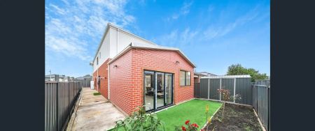 “Modern Upgraded Double Storey Family Home!” - Photo 2