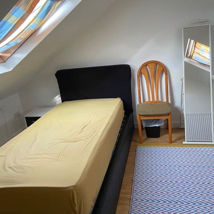 Room in a Shared House, Roman Road, E6 - Photo 2