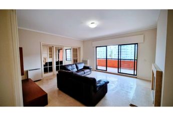 Apartamento T5 em Lisboa