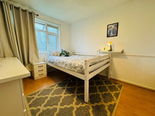 RM3 Solebay Street | Stepney Green | London | E1 4PP - Photo 1