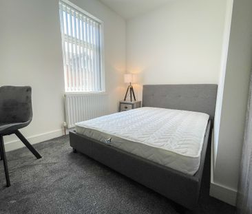 4 bed terraced house to rent in Broad Street, Newcastle-under-Lyme,... - Photo 1