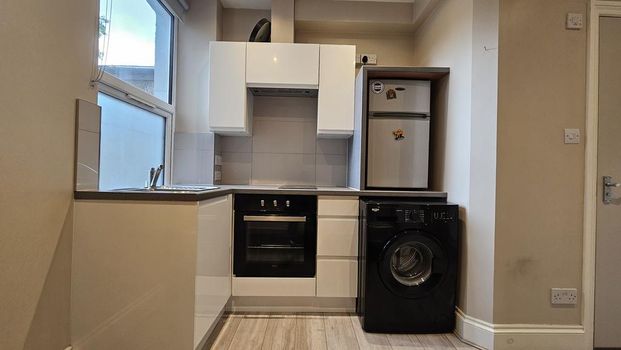 Studio to rent - Photo 1