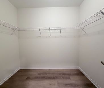 For Lease - 6 Helmkay Avenue, Richmond Hill, Ontario - Photo 2