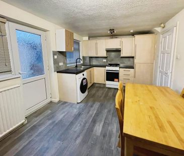 3 bedroom semi-detached house to rent - Photo 6