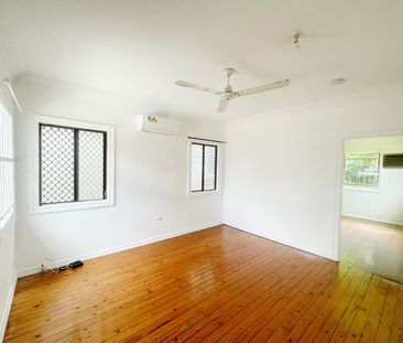 3 Bedrooms House with Walking distance to x2 Major Shopping Center - Photo 1