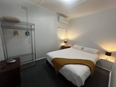 '94 FITZROY' - LARGE, FULLY FURNISHED GRAND 3 BEDROOM APARTMENT - Photo 4