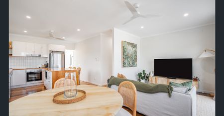 Charming furnished home with 3 or 6-month lease - Photo 2