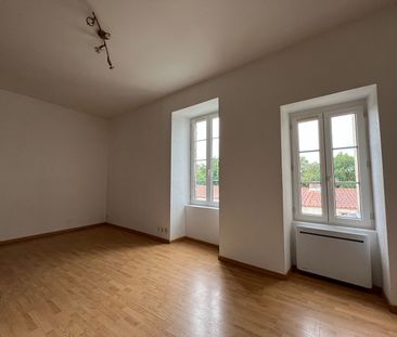 Location Appartement 3 pièces 59m² LA ROCHE SUR YON 85000 - Photo 2