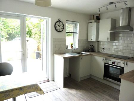 2 bedroom terraced house to rent - Photo 4