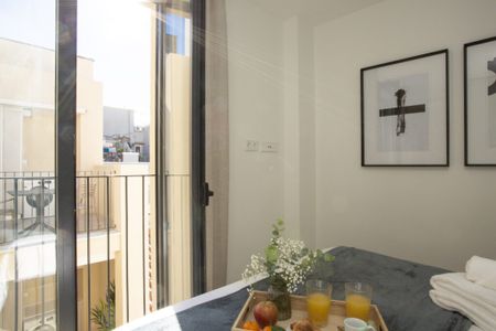 Ático con Terraza y 3 Habitaciones en Russafa - Photo 3