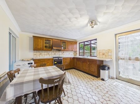 Kingsbury Drive, Old Windsor, Berkshire,SL4 - Photo 5