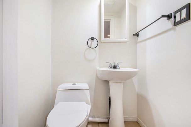 For Lease - 258 Park Street Unit# 1, Vanier and Kingsview Park, Ontario - Photo 1