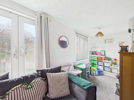 2 bedroom House To Let Total Size: 625 SQ FT - Photo 2