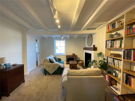 Available now, 2 The Terrace is a delightful two bedroomed terraced cottage ideally situated within the beautiful village of Ingleby Arncliffe which offers a wonderful selection of amenities. - Photo 2