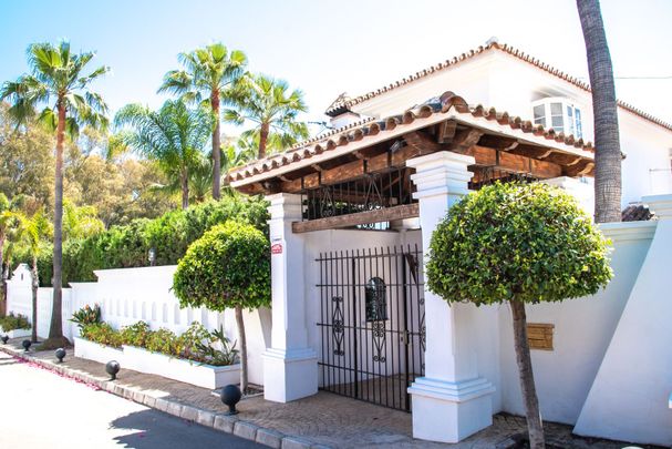 Detached Villa in San Pedro de Alcántara - Photo 1