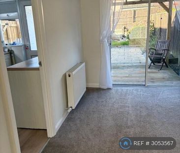 3 bedroom semi-detached house to rent - Photo 4