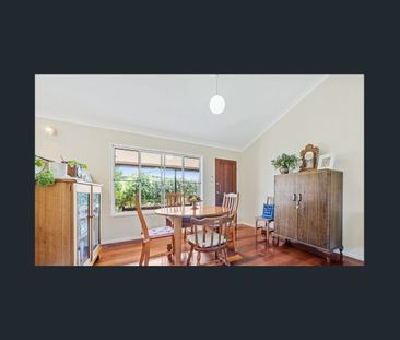 Open plan - Short walk to Beach - Relaxed Coastal Living - Photo 4