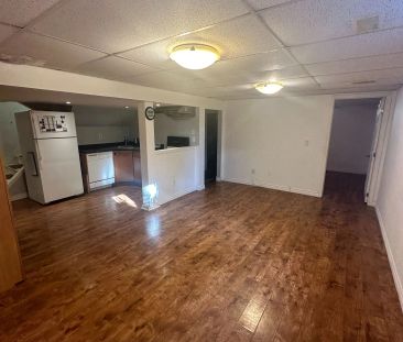 Detached Home For Lease | X8333008 - Photo 2