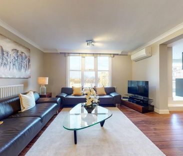 3 bedroom flat to rent - Photo 1