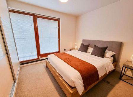 Abbey End, Kenilworth, CV8 - Photo 2