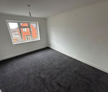 2 Bed Flat, St Peters Mews, CH42 - Photo 1