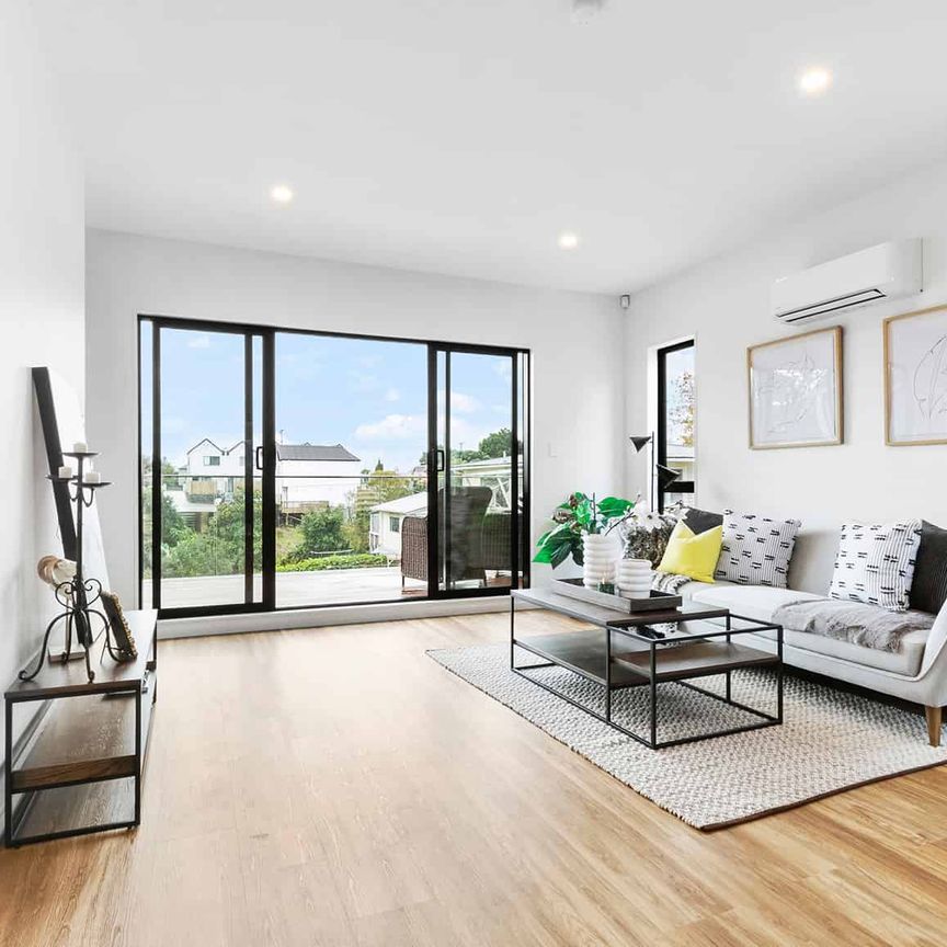 MODERN TERRACED TOWNHOUSE - NEW LYNN - Photo 1