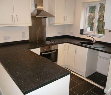 2 bedroom terraced house to rent - Photo 2