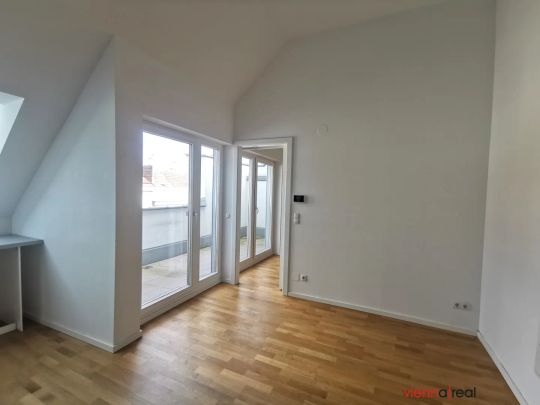 Helle 3-Zimmer Dachgeschosswohnung mit Terrasse, Klimaanlage, Kellerabteil und Fahrradraum nahe U3 Johnstraße/Meiselmarkt - Foto 1