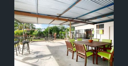 Fully Furnished & Self Contained 3 Bedroom Home - Photo 4