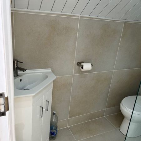 Room in a Shared House, Sandringham Road, IG11 - Photo 4