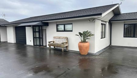 Immaculate, Fully Furnished One Bedroom Flat - Photo 5