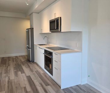 For Lease - 3250 Carding Mill Trail Unit# 211, Oakville, Ontario - Photo 3