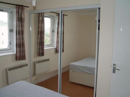 3 bedroom flat to rent - Photo 4