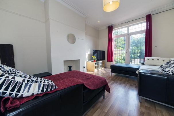 4 bedroom semi-detached house to rent - Photo 1