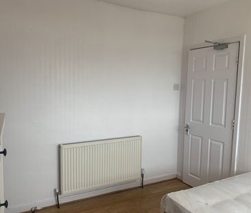 Room in a Shared House, The Limes Avenue, N11 - Photo 1