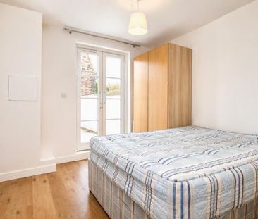 3 bedroom flat to rent - Photo 6