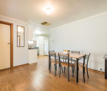 Spacious Family Living in a Convenient Reynella Location - Photo 4