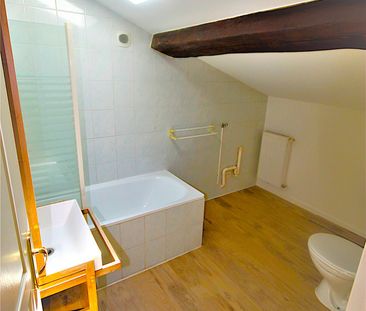 Location Appartement 3 pièces 60m² VILLEFRANCHE SUR SAONE 69400 - Photo 2