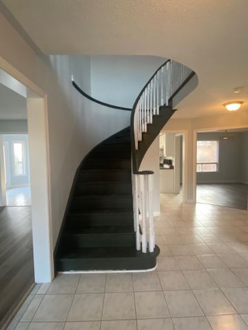 For Lease - 104 Inverhuron Trail, Oakville, Ontario - Photo 3