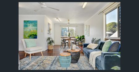 A charming 2-level Home – Great Location - Photo 2