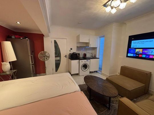 Studio to rent - Photo 1