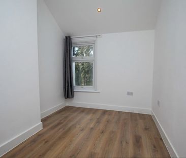 2 Bed Terraced House, Latimer Road, CR0 - Photo 3